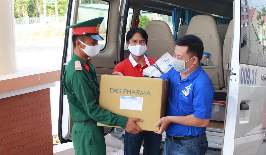 DHG Pharma accompanies with Representative Office of Thanh Nien Newspaper in Can Tho to take care of people's health at the Covid-19 quarantine area in the Mekong Delta